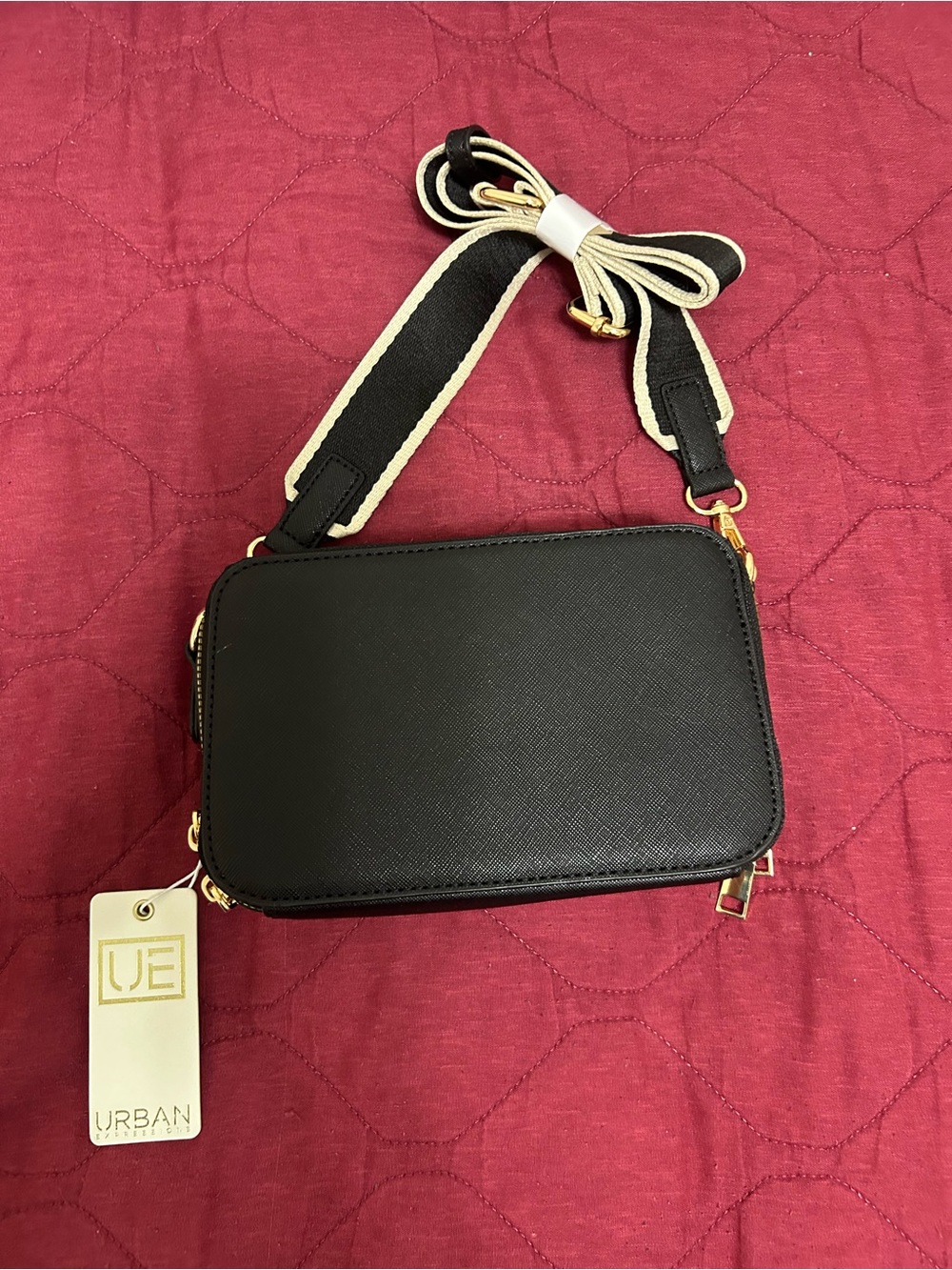 BNWT Urban Expressions Black Crossbody Camera Bag with Contrast Strap